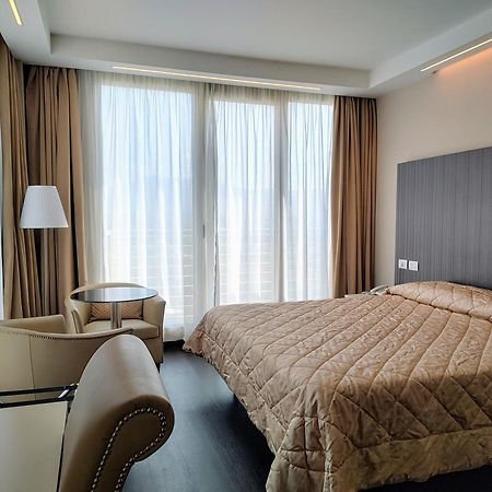 Hotel Datini Прато Экстерьер фото