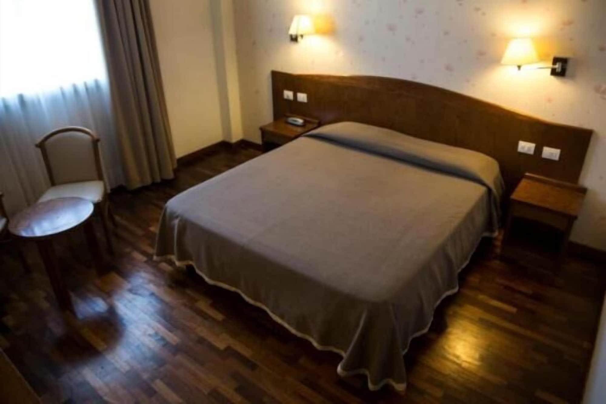 Hotel Datini Прато Экстерьер фото